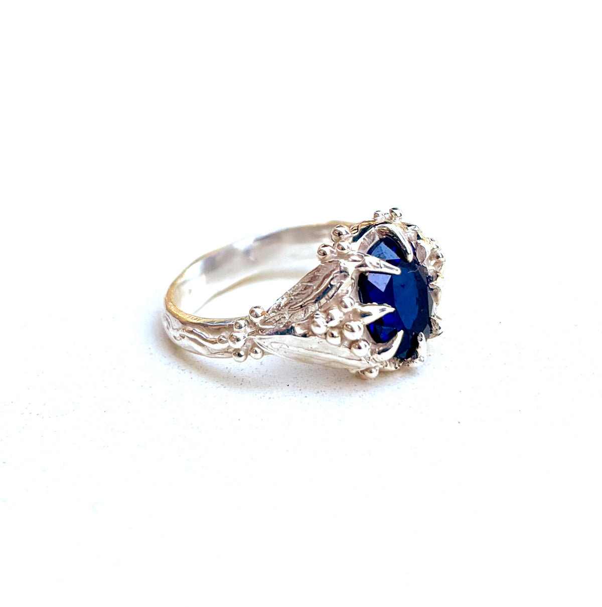 Sapphire flytrap ring