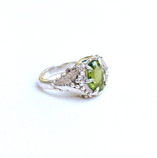 Peridot flytrap ring