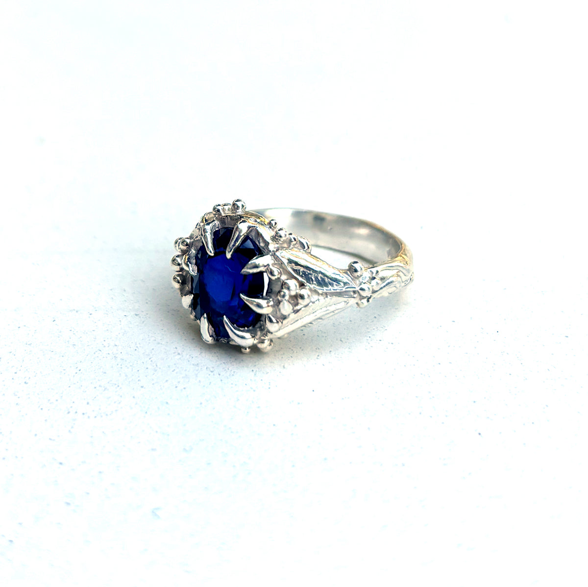 Sapphire flytrap ring